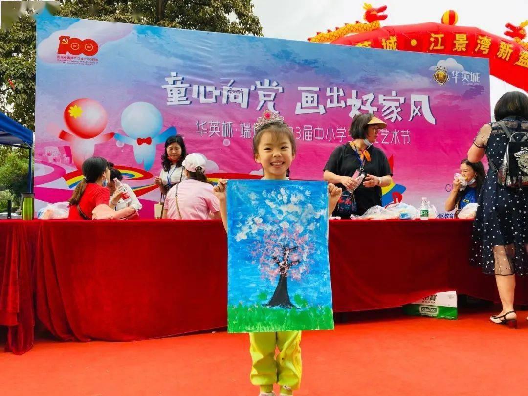 论性感和美貌,她堪比钟楚红,和成龙李连杰组CP尤为吸睛