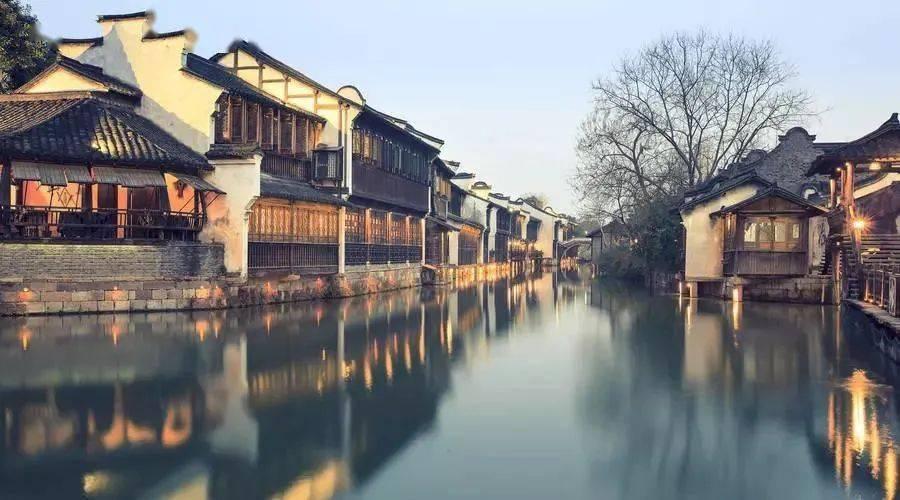 胸膝卧位为什么有效？
